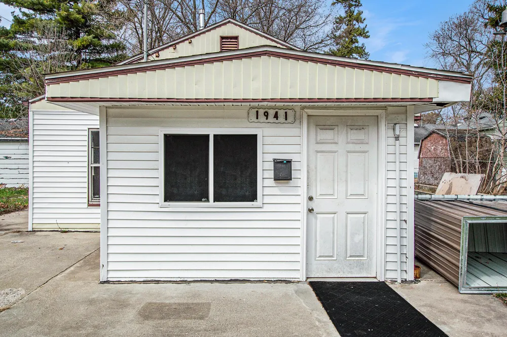 1941 Walcott Street Saginaw, MI 48601