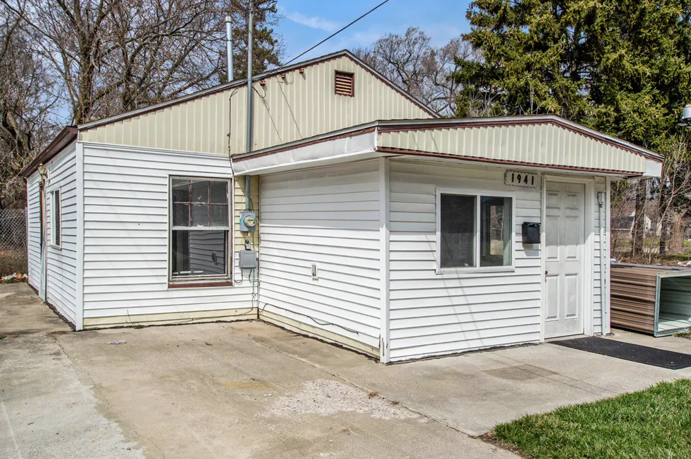 1941 Walcott Street Saginaw, MI 48601