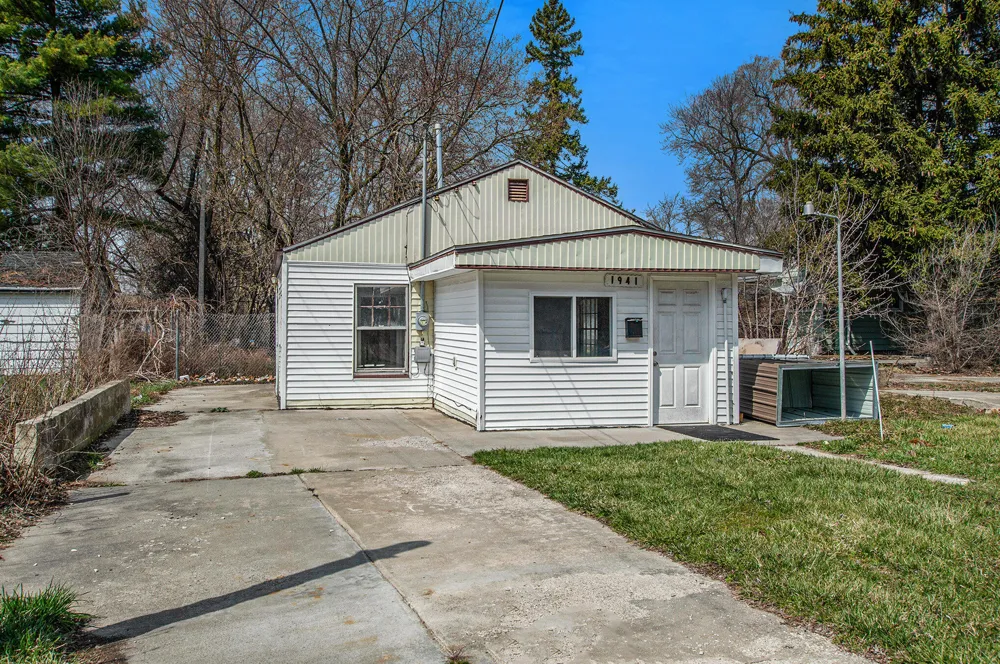 1941 Walcott Street Saginaw, MI 48601
