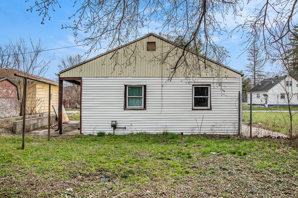 1941 Walcott Street Saginaw, MI 48601