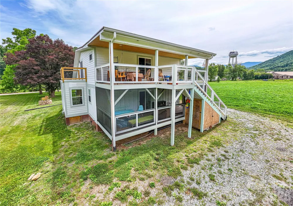 16 Riverside Drive Barnardsville, NC 28709