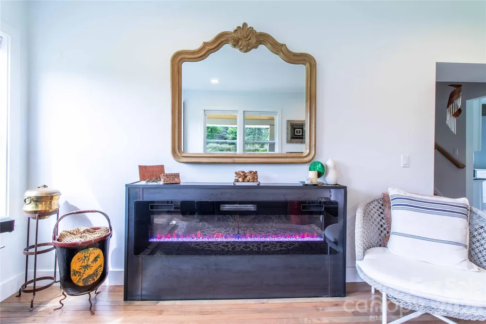 16 Riverside Drive Barnardsville, NC 28709