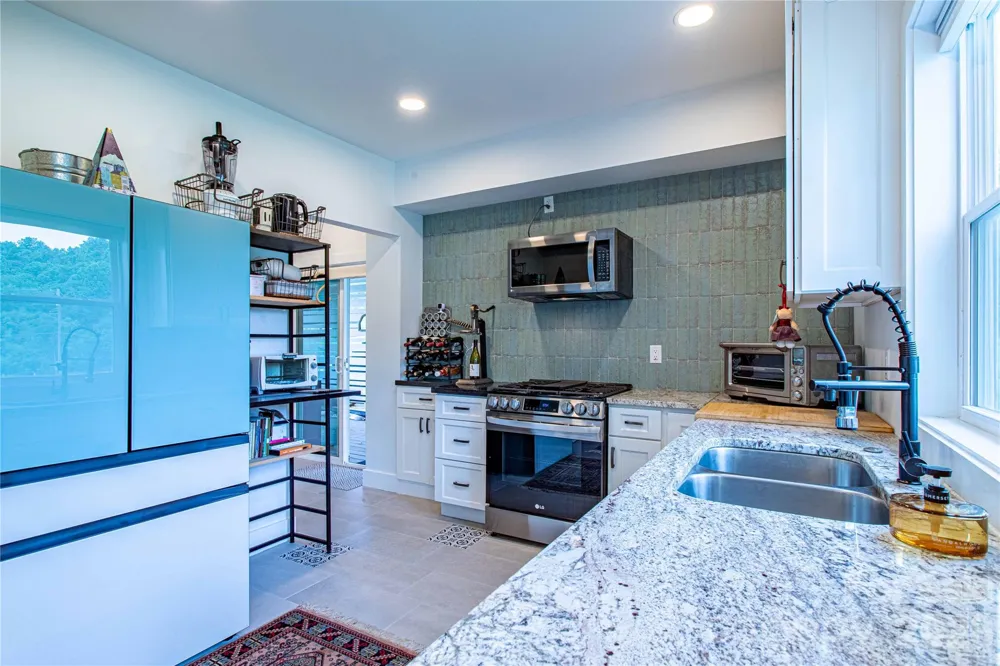 16 Riverside Drive Barnardsville, NC 28709