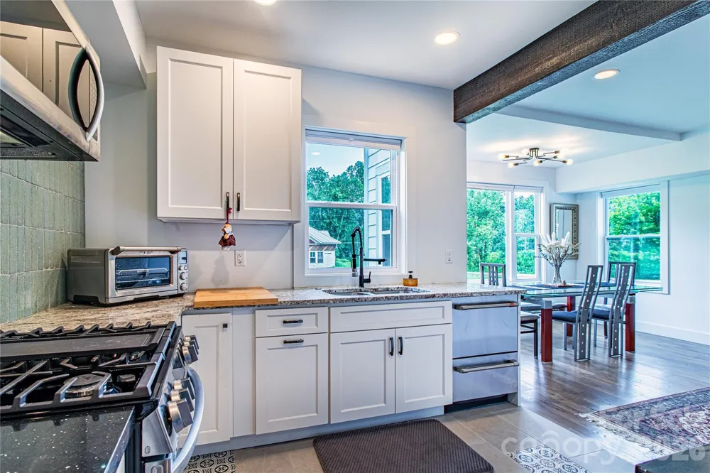 16 Riverside Drive Barnardsville, NC 28709