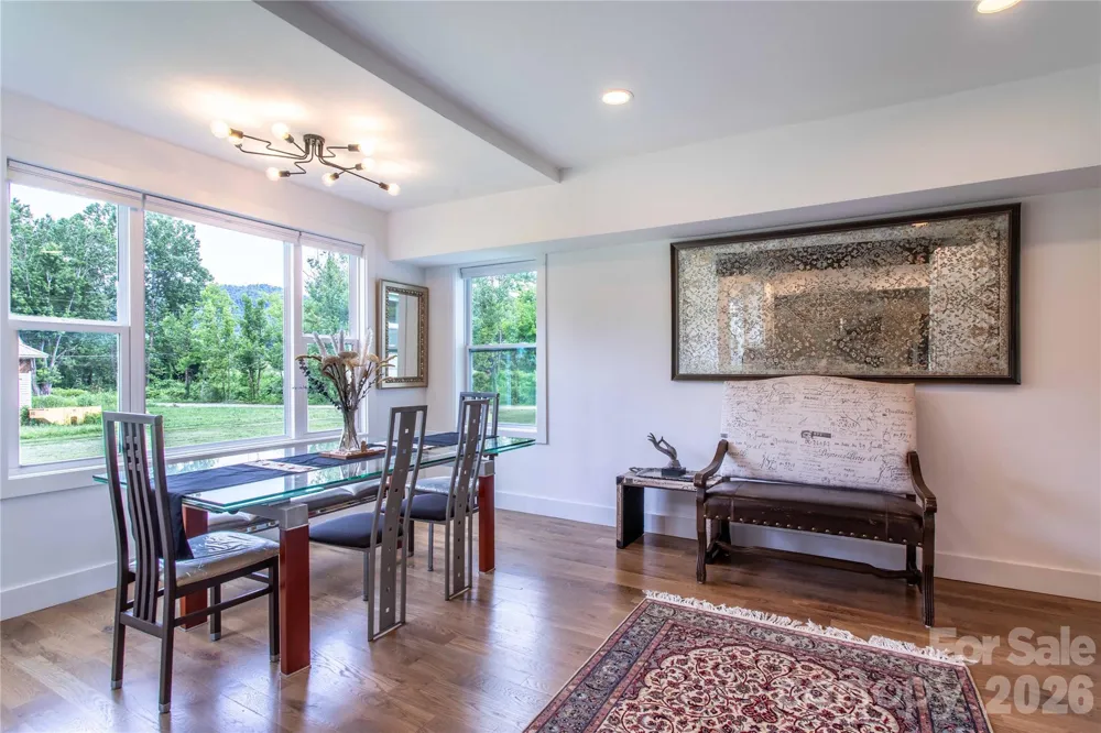 16 Riverside Drive Barnardsville, NC 28709