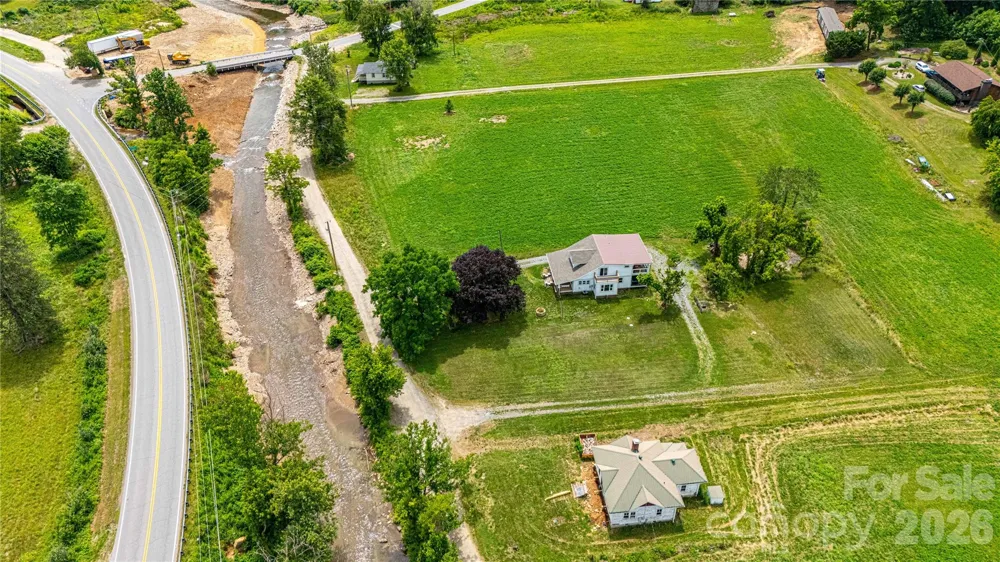 16 Riverside Drive Barnardsville, NC 28709