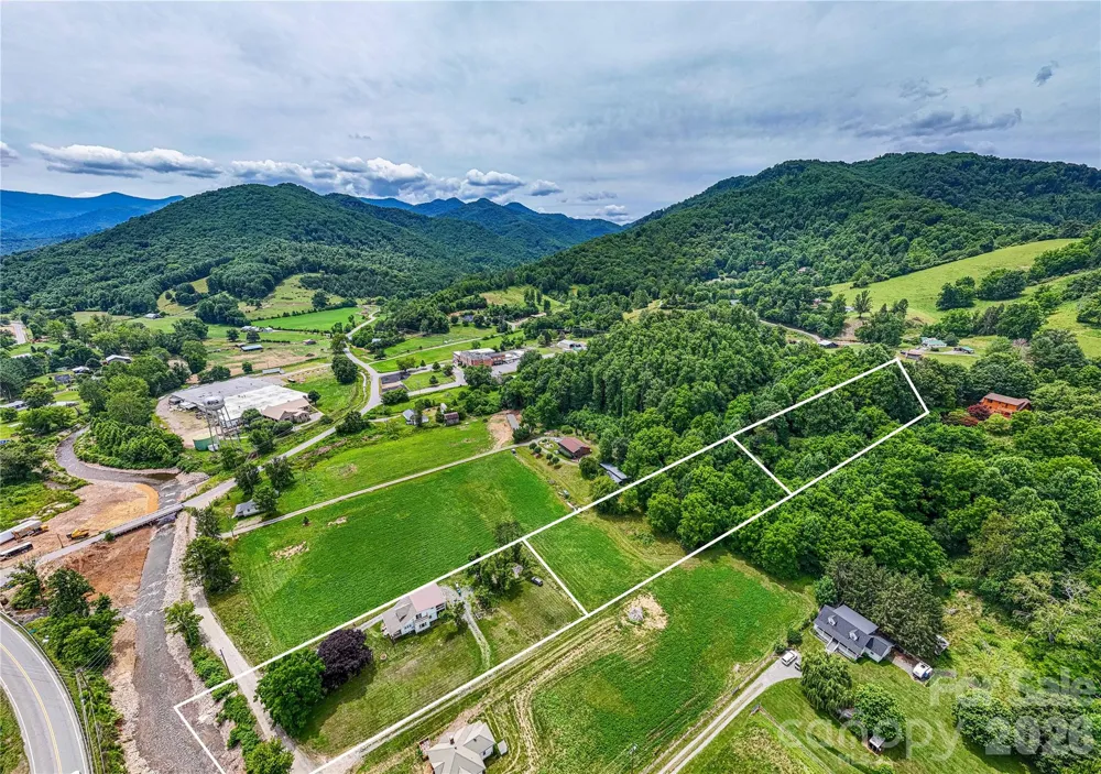 16 Riverside Drive Barnardsville, NC 28709