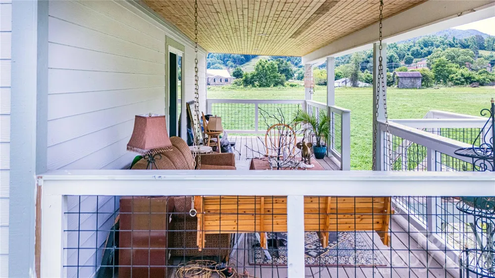 16 Riverside Drive Barnardsville, NC 28709