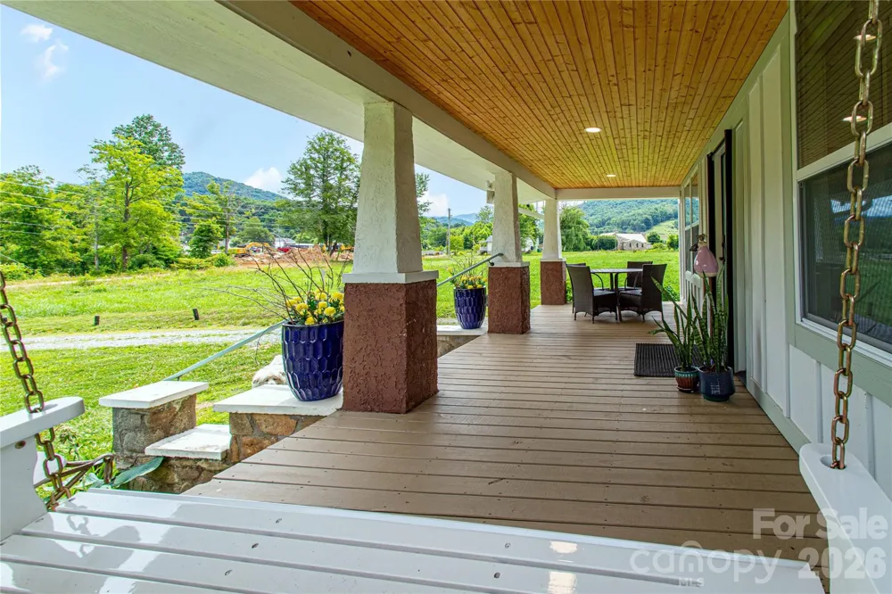 16 Riverside Drive Barnardsville, NC 28709