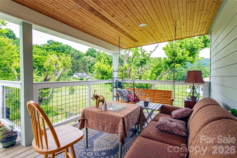16 Riverside Drive Barnardsville, NC 28709