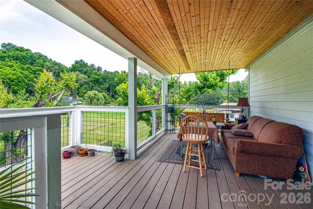 16 Riverside Drive Barnardsville, NC 28709