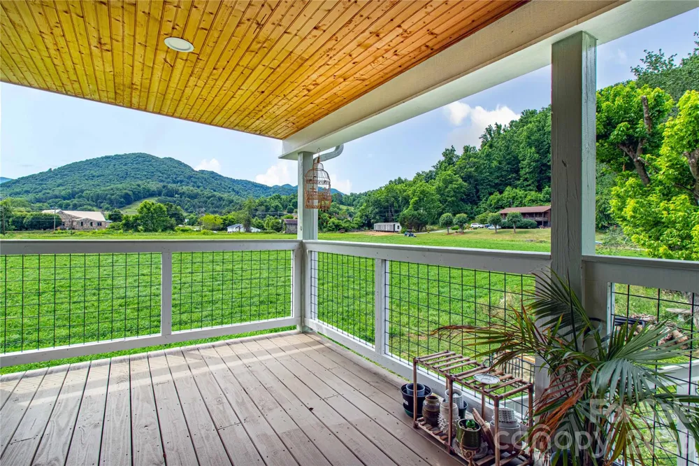 16 Riverside Drive Barnardsville, NC 28709