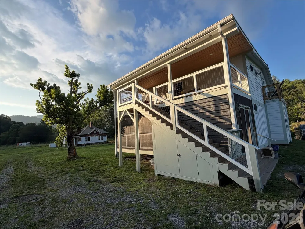 16 Riverside Drive Barnardsville, NC 28709