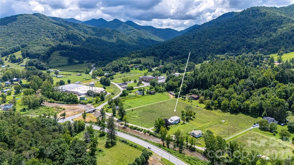 16 Riverside Drive Barnardsville, NC 28709
