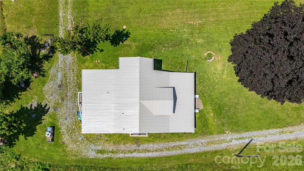 16 Riverside Drive Barnardsville, NC 28709
