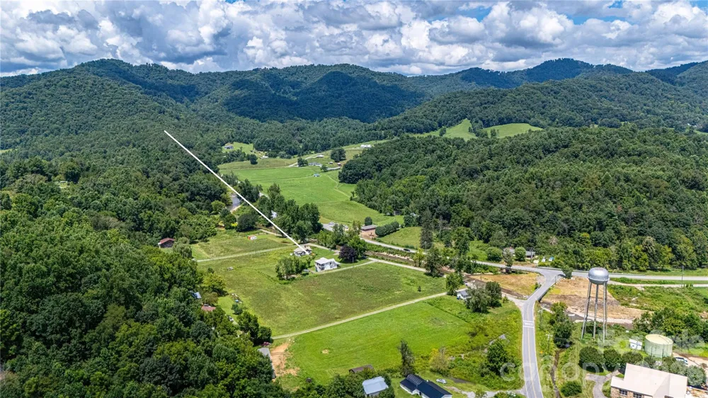 16 Riverside Drive Barnardsville, NC 28709