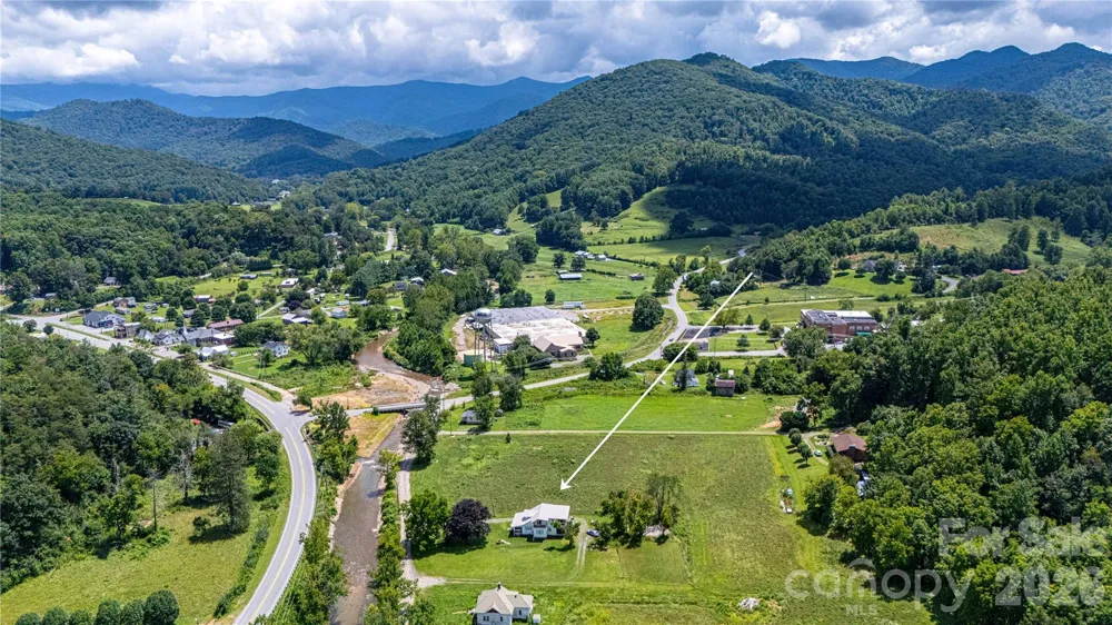 16 Riverside Drive Barnardsville, NC 28709