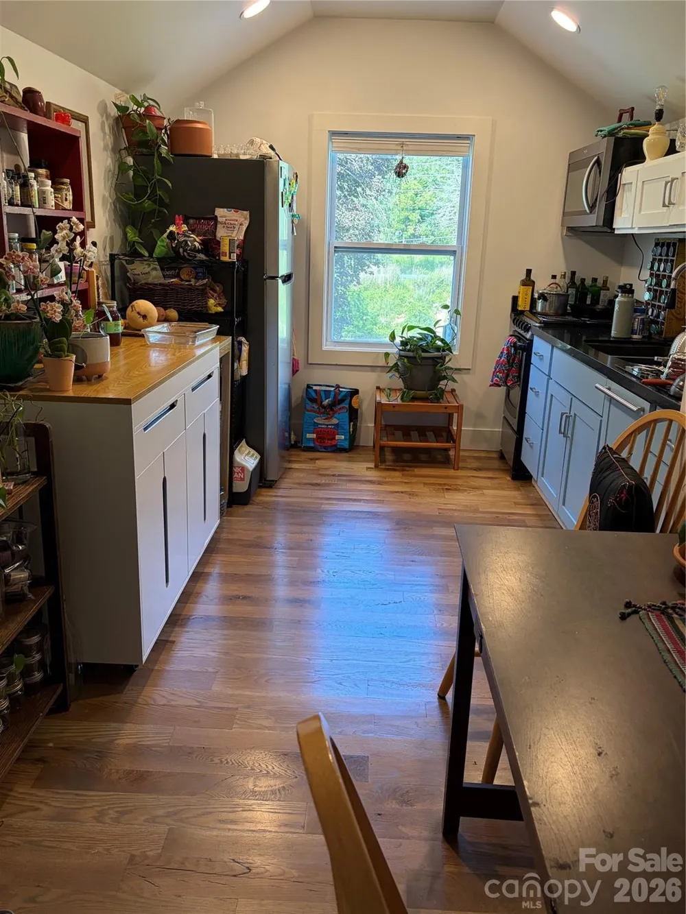 16 Riverside Drive Barnardsville, NC 28709