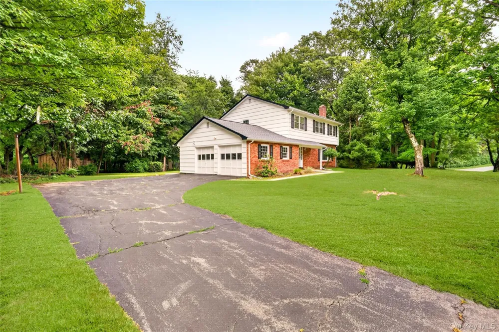 2 Laura Lane Spring Valley, NY 10977