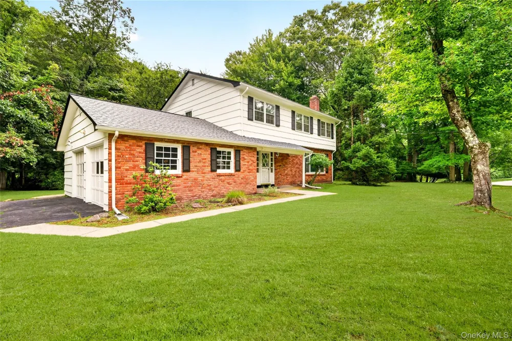 2 Laura Lane Spring Valley, NY 10977