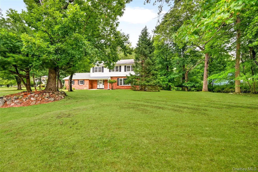 2 Laura Lane Spring Valley, NY 10977
