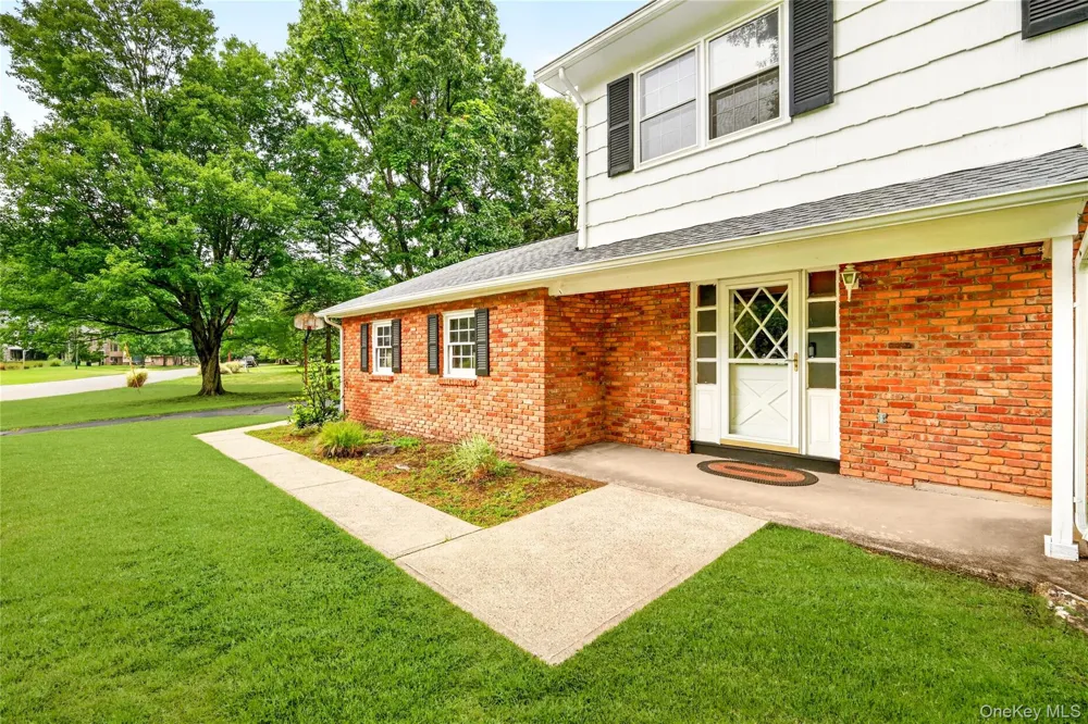 2 Laura Lane Spring Valley, NY 10977