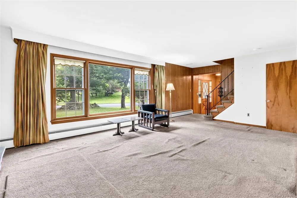 2 Laura Lane Spring Valley, NY 10977