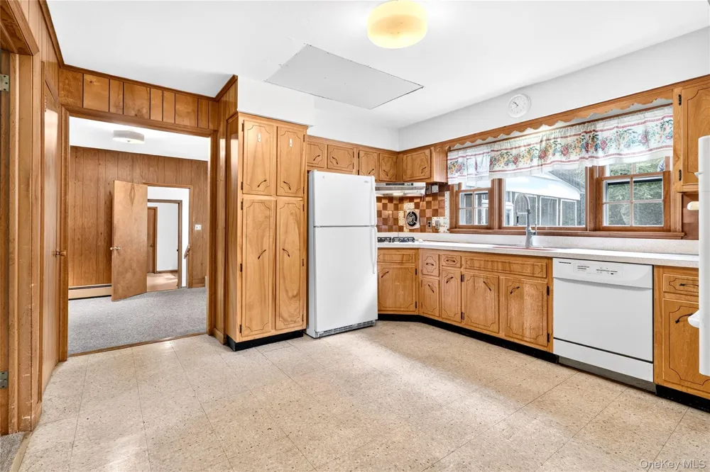 2 Laura Lane Spring Valley, NY 10977
