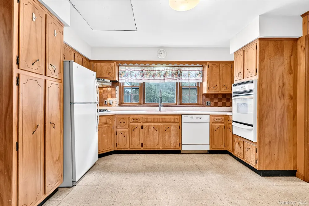 2 Laura Lane Spring Valley, NY 10977