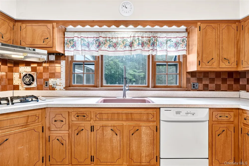 2 Laura Lane Spring Valley, NY 10977