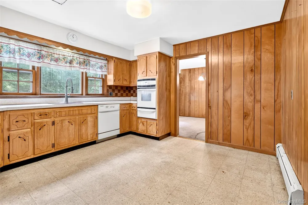 2 Laura Lane Spring Valley, NY 10977