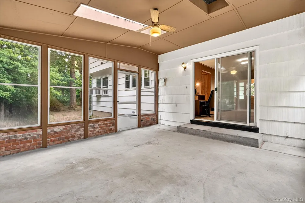 2 Laura Lane Spring Valley, NY 10977