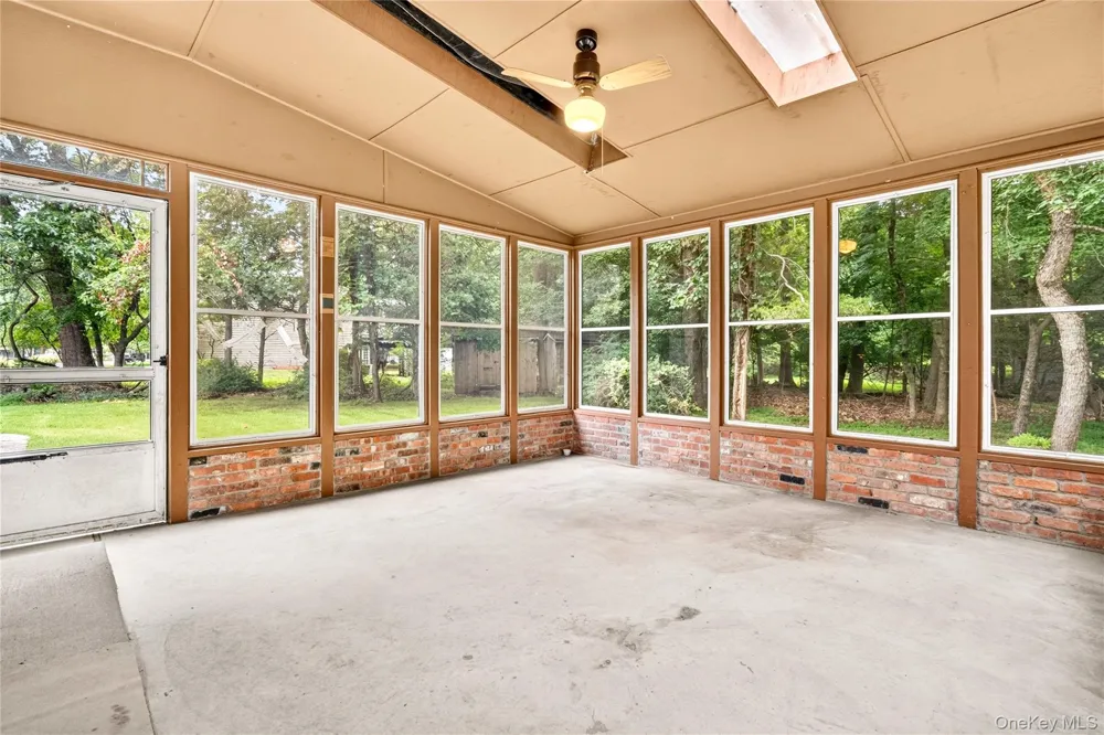 2 Laura Lane Spring Valley, NY 10977
