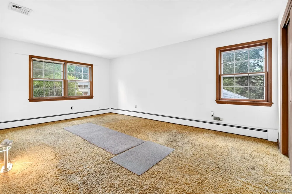 2 Laura Lane Spring Valley, NY 10977