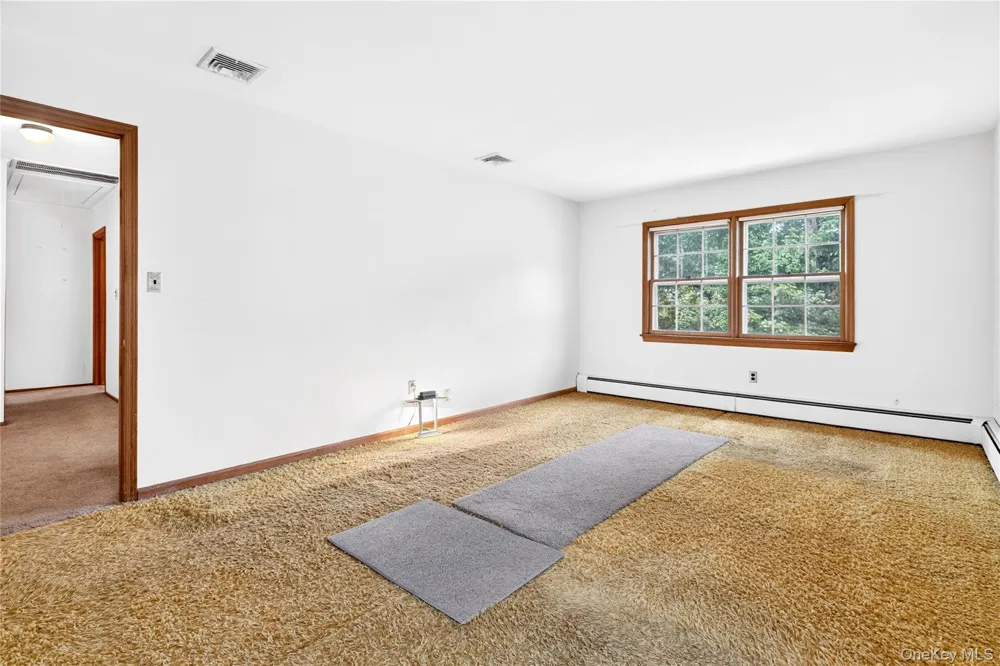 2 Laura Lane Spring Valley, NY 10977