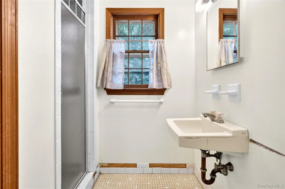 2 Laura Lane Spring Valley, NY 10977