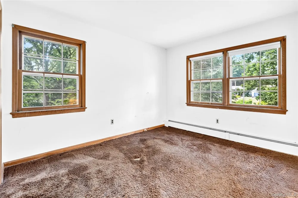 2 Laura Lane Spring Valley, NY 10977