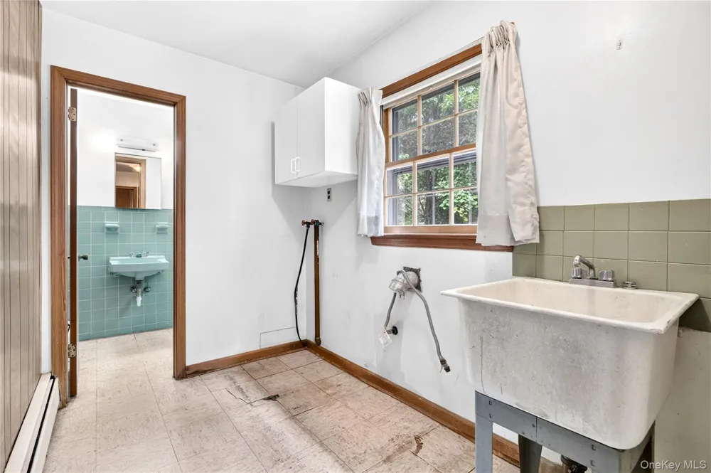 2 Laura Lane Spring Valley, NY 10977