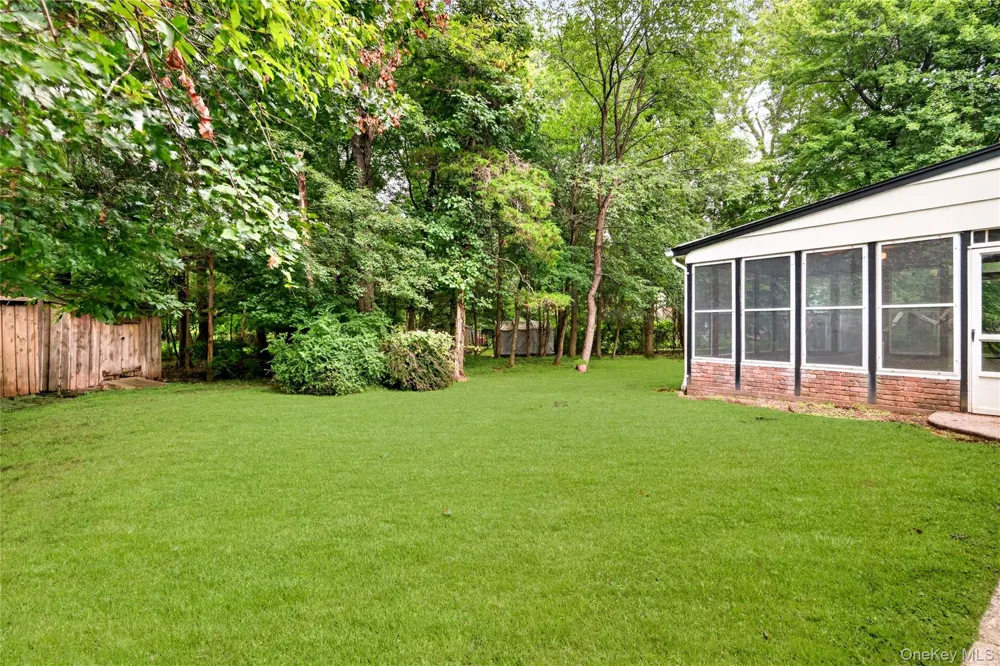 2 Laura Lane Spring Valley, NY 10977