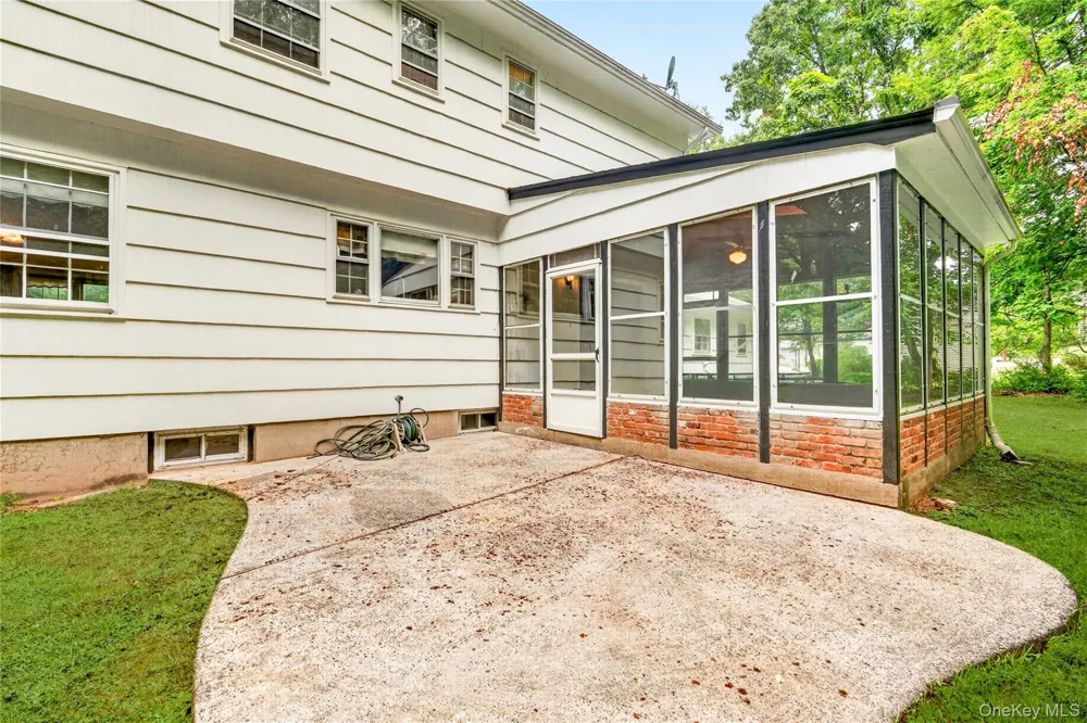 2 Laura Lane Spring Valley, NY 10977