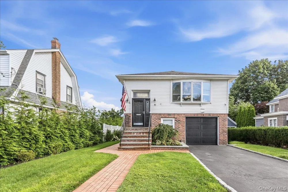 16 Netz Place Albertson, NY 11507