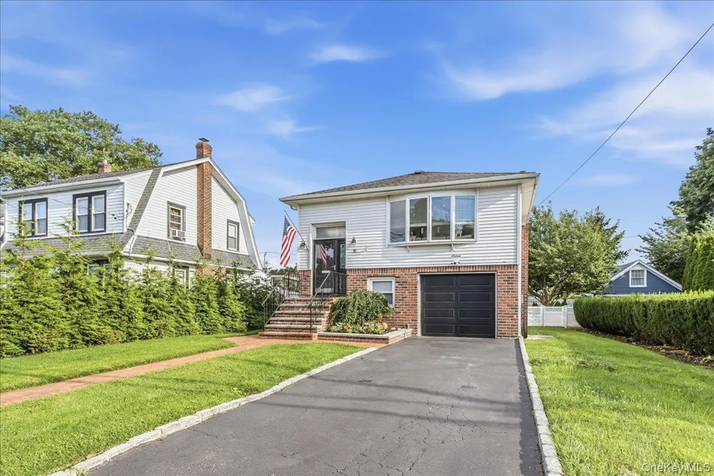 16 Netz Place Albertson, NY 11507