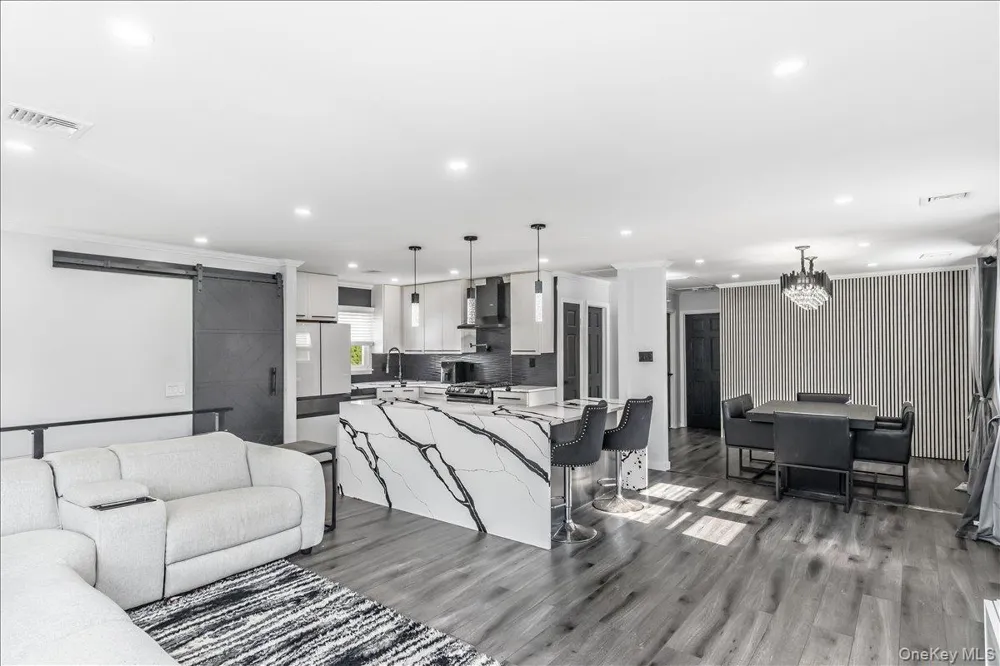 16 Netz Place Albertson, NY 11507