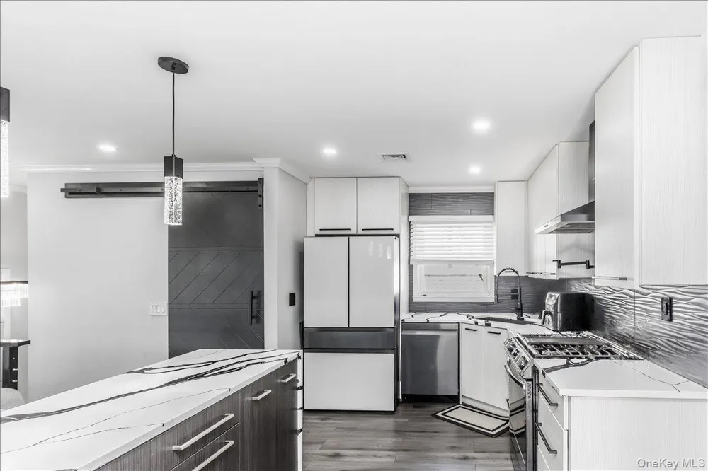16 Netz Place Albertson, NY 11507