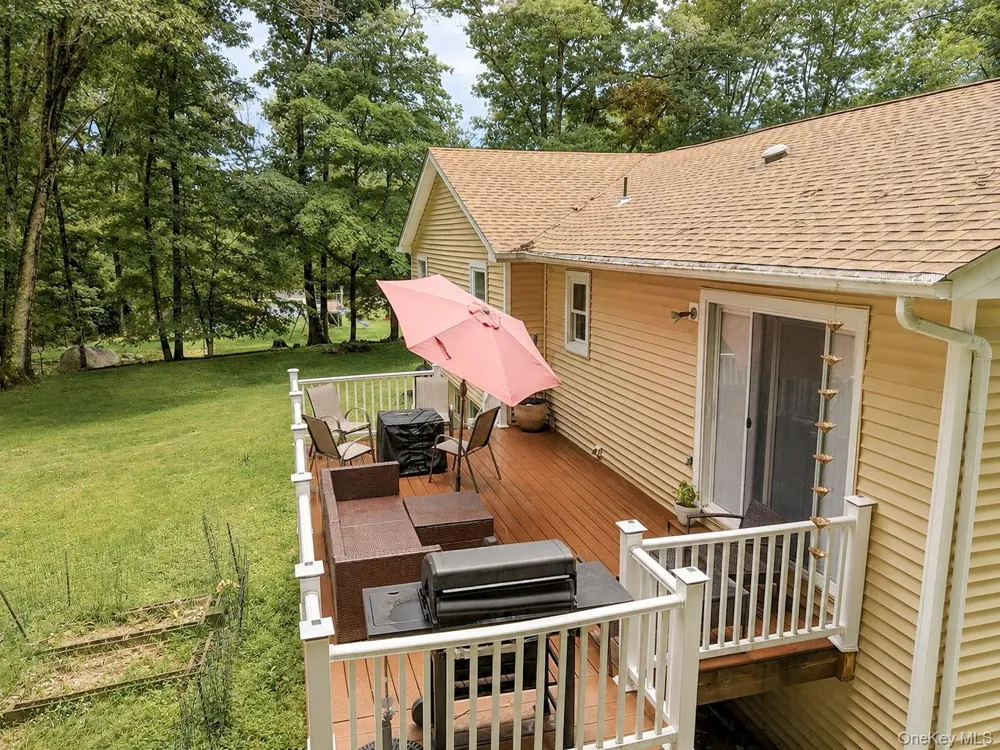 386 Nashopa Road Bloomingburg, NY 12721