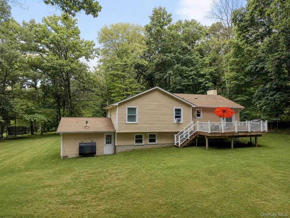 386 Nashopa Road Bloomingburg, NY 12721