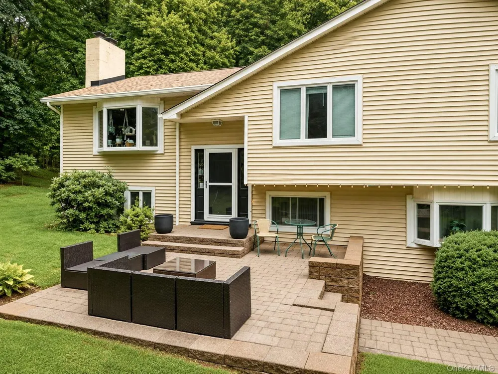 386 Nashopa Road Bloomingburg, NY 12721