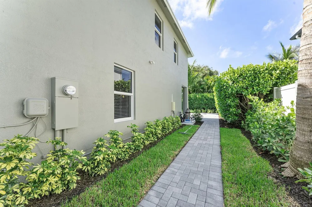 430 LUCKY LANE Delray Beach, FL 33444