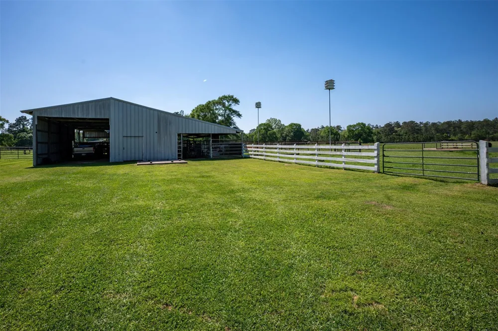 219 County Road 4800 Warren, TX 77664