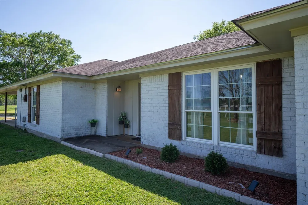 219 County Road 4800 Warren, TX 77664